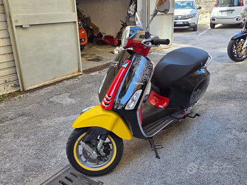 Vespa 50 Mickey Mouse