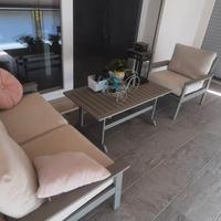 Arredamento da balcone o giardino