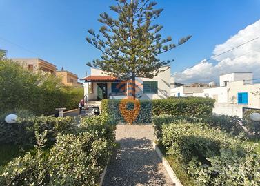 Triscina Villa Con Giardino A Breve Dist. Dal Mare