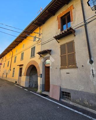 CASA SEMINDIPENDENTE A MAGNANO