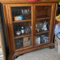 Vetrina in noce massello