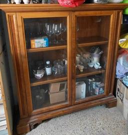 Vetrina in noce massello