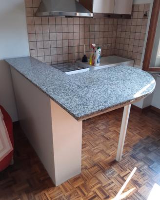Penisola in legno con piano in marmo