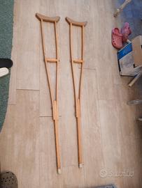 Stampelle in legno  altezza regolabile 