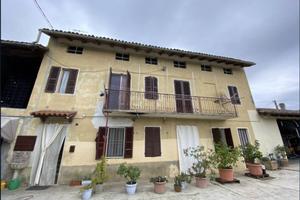 Immobile in asta di 697 m² con 5 locali e box auto