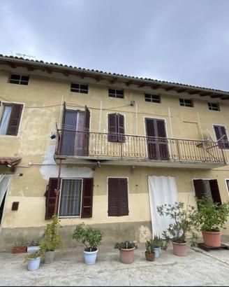 Immobile in asta di 697 m² con 5 locali e box auto