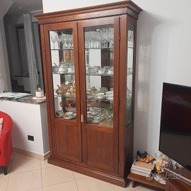 vetrina arte povera in noce