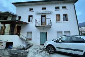 Immobile in asta di 642 m² con più di 5 locali a S