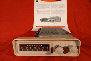 Autoradio per auto storiche AUTOVOX RA 106 del1960