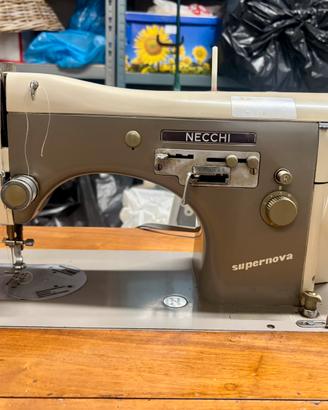 Macchina da cucire Necchi Supernova BU vintage