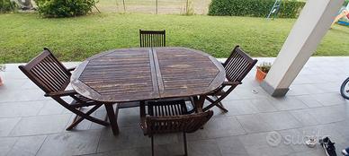 Tavolo e sedie da giardino