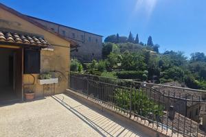 Pentalocale a Todi