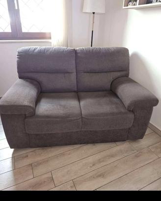 2 divani (da 3 e 2 posti)seminuovi in tessuto