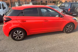 Hiundai i20 tagliandata e batteria nuova