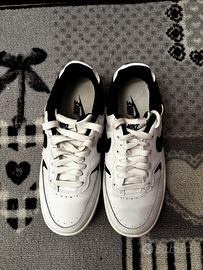 Scarpe dunk low nike bianche e nere n. 36.5