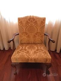 Poltrona inglese d'epoca restaurata in legno