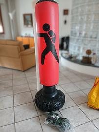 Sacco boxe gonfiabile con guantoni