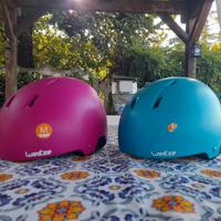 2 caschi della decathlon 