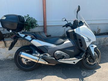 Honda Integra 750