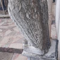 Aquila con piedistallo  in gesso