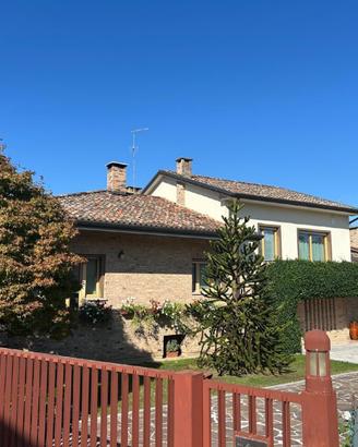 ELEGANTE RESIDENZA CON PARCO PRIVATO