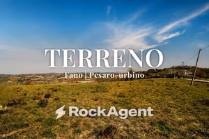 Terreno di 6892 m² a Fano