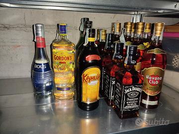 Lotto 23 bottiglie di superalcolici 