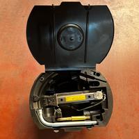 Kit attrezzi cric per cambio ruota