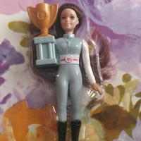 Bambola Barbie con coppa primo premio Mc Donald's