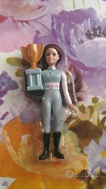 Bambola Barbie con coppa primo premio Mc Donald's