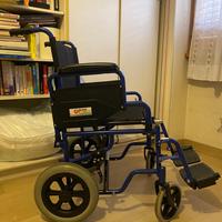 Nuova piccola sedia a rotelle ditta Por Group srl.
