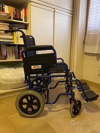 Nuova piccola sedia a rotelle ditta Por Group srl.