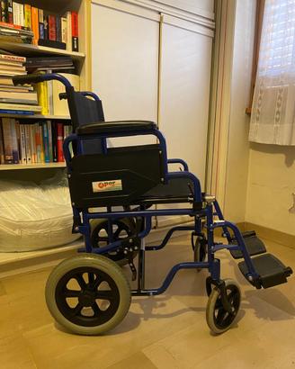 Nuova piccola sedia a rotelle ditta Por Group srl.