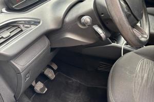 PEUGEOT 208 Van Autocarro