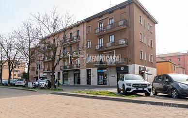 2 LOCALI IN BUONE CONDIZIONI CON SOLAIO, LIBERO SU