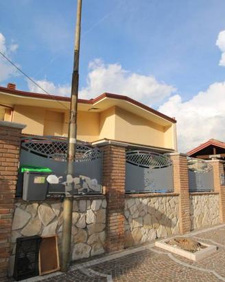 Villa di 494 m² con più di 5 locali e box auto a S