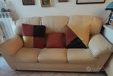 divano eco pelle beige 