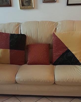 divano eco pelle beige 