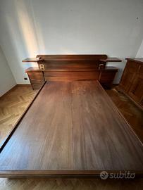 Letto matrimoniale in legno massello con testiera