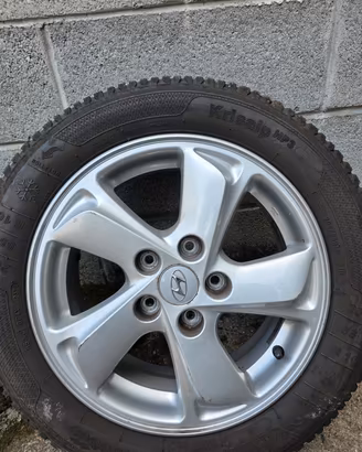 Hyundai cerchi in lega da 16 con gomme