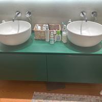 Mobile bagno e due lavabi