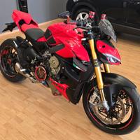 Ducati streetfighter V4S full Akra