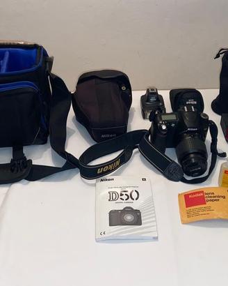 Nikon D50 con 2 obiettivo, borsa e accessori vari