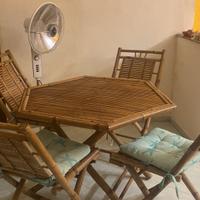 Tavolo in vimini con 4 sedie da giardino