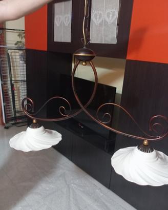 lampadario in ferro battuto e ceramica decorata 