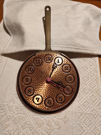 orologio da parete in rame brunito e martellato 