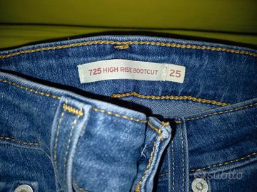 2 paia di jeans Levis usati pochissimo