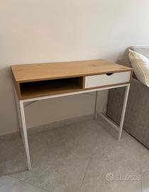 Scrivania moderna colore bianco con legno