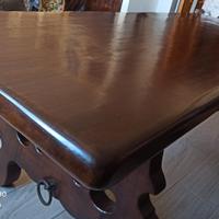 tavolo da sala in noce con sedie 