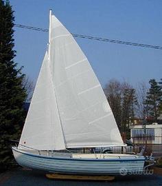 Barca a vela e motore